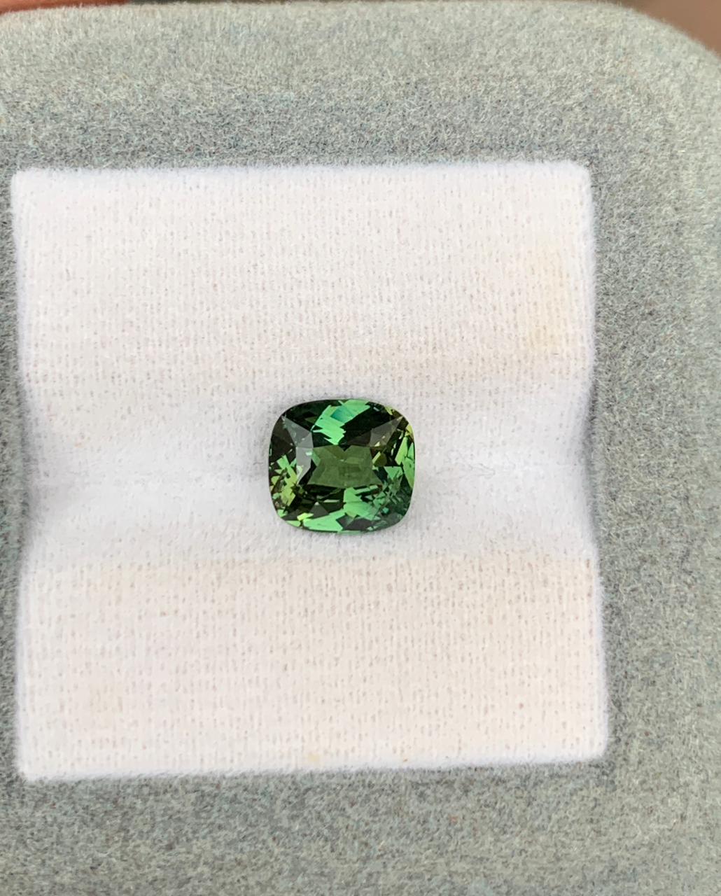 Saphir Vert Coussin de 2,52ct - vue principale