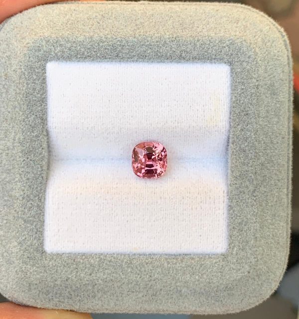 Saphir Rose Coussin de 1,53ct - vue principale