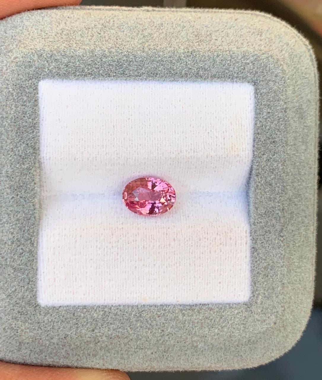 Saphir Rose Ovale de 1,51ct - vue principale
