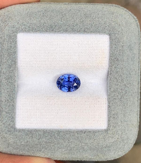 Saphir Bleu Ovale de 2,14ct - vue principale