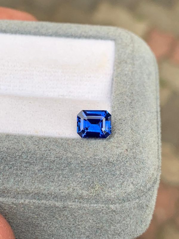 Saphir Bleu Rectangle de 1,55ct - vue 2
