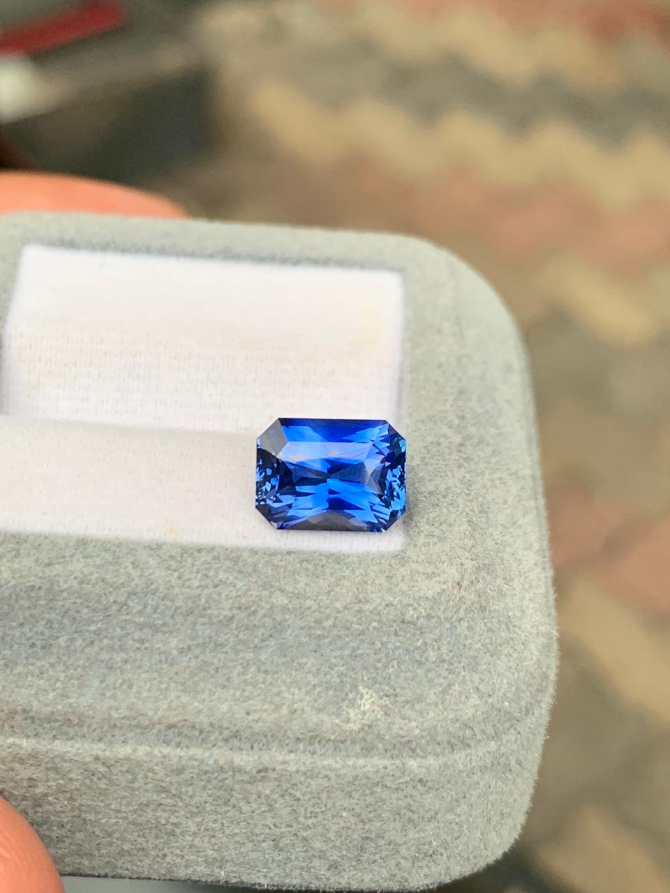 Saphir Bleu Radiant de 4,01ct