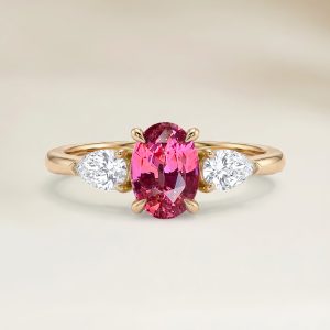 Bague Epaulé Saphir Padparadscha Ovale de 2,51ct — Or Jaune 18k - vue principale