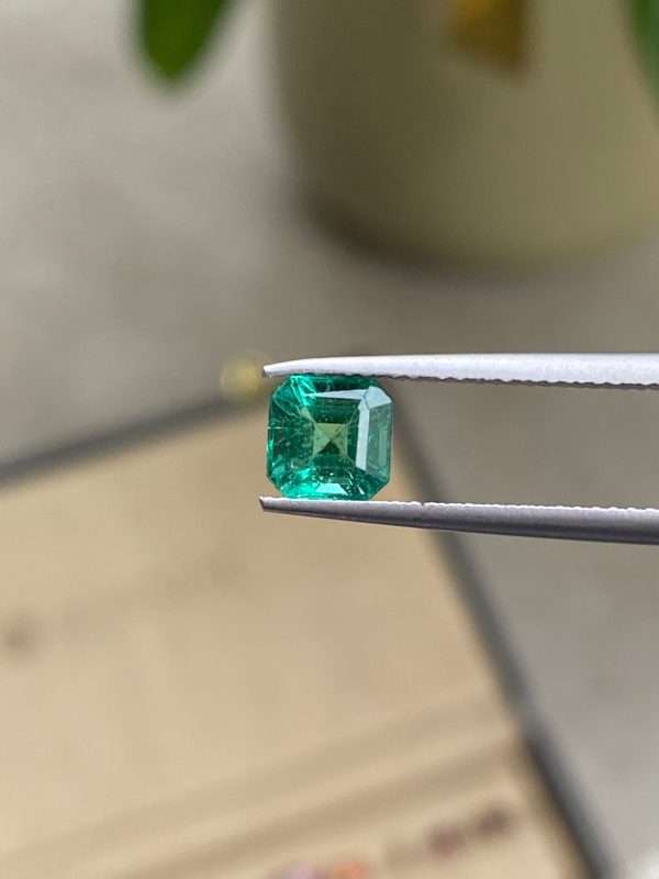 Emeraude de Zambie Carré de 0,96ct - vue principale