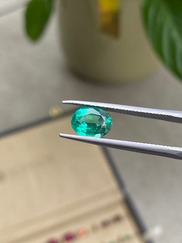 Emeraude de Zambie Ovale de 1,98ct - vue principale
