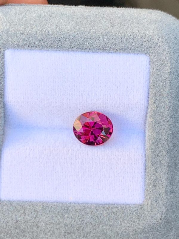 Grenat Ovale de 2,45ct - vue principale