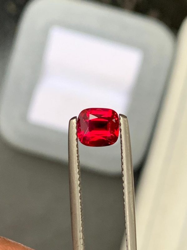 Rubis du Mozambique Coussin de 1,08ct - vue principale