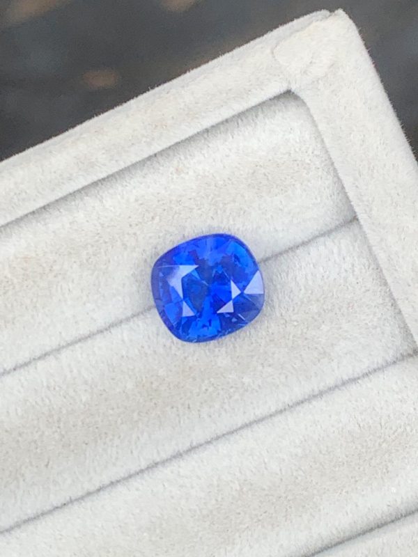 Saphir Bleu Coussin de 5,12ct - vue principale