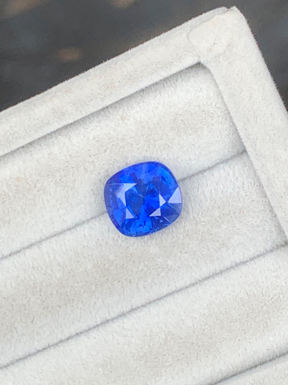 Saphir Bleu Coussin de 5,12ct - vue principale