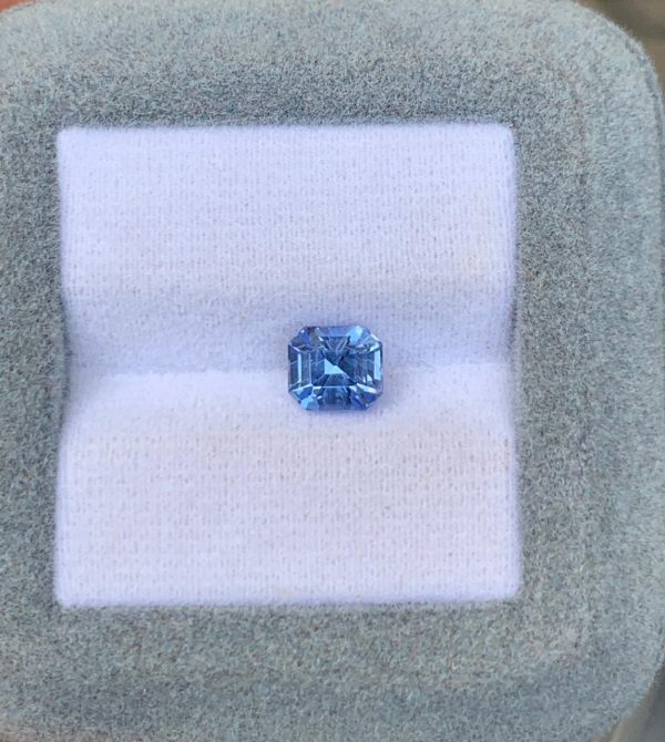 Saphir Bleu Carré de 1,55ct - vue principale