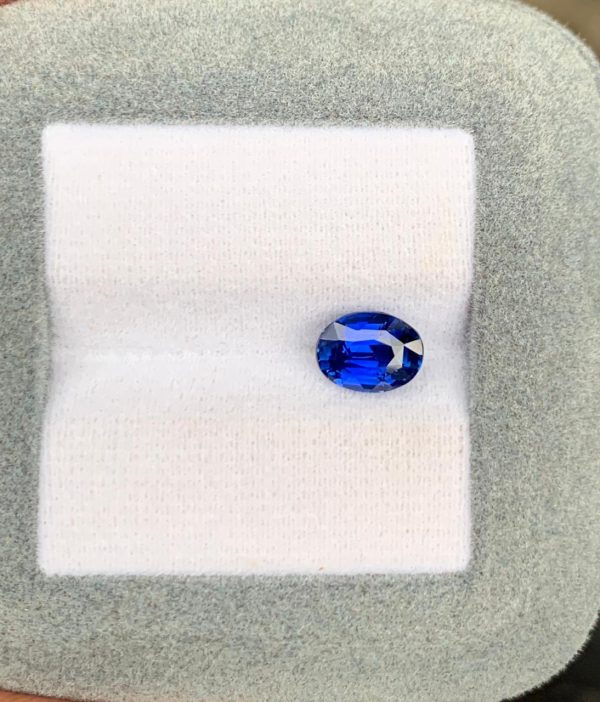Saphir Bleu Ovale de 2,02ct - vue principale