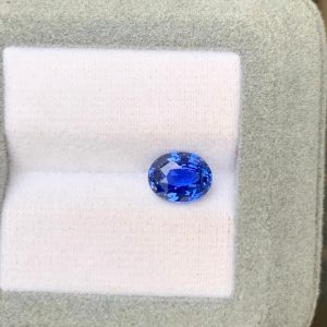 Saphir Bleu Ovale de 2,29ct - vue principale