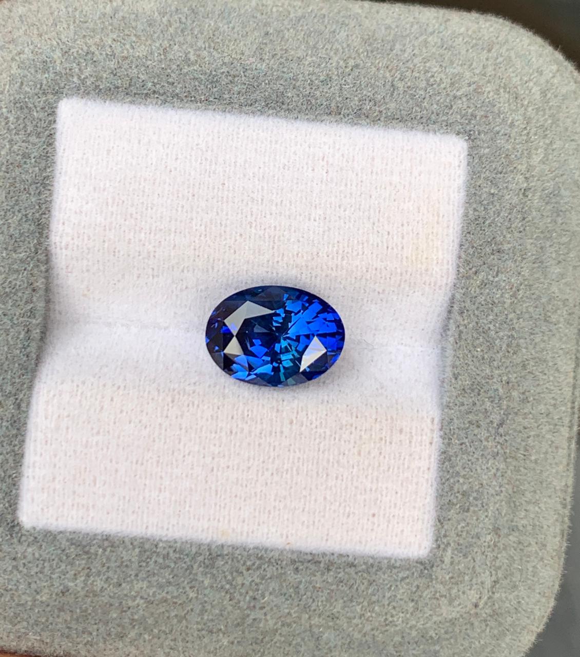 Saphir Bleu Ovale de 3,60ct - vue principale