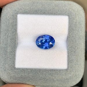 Saphir Bleu Ovale de 5,35ct - vue principale