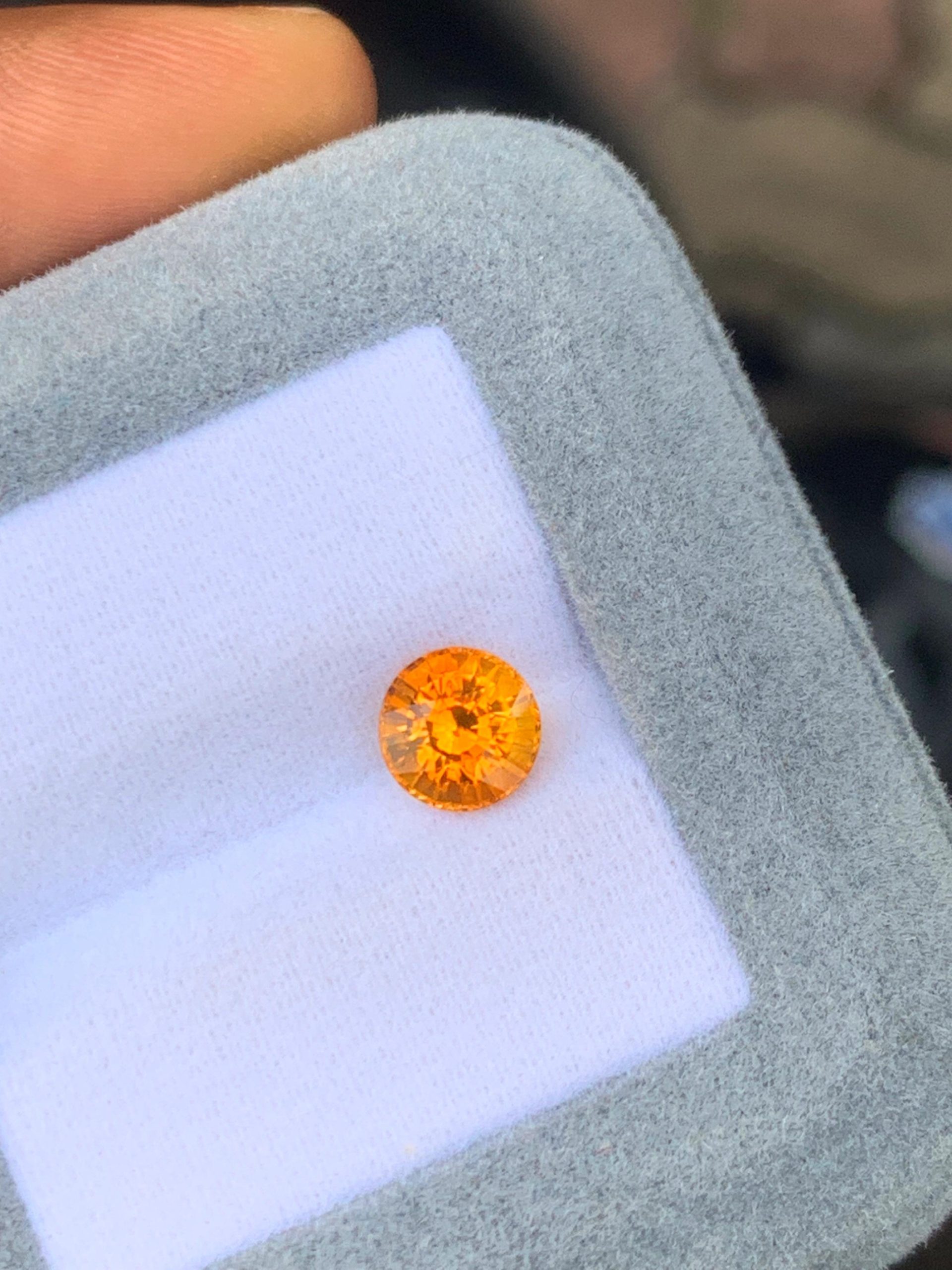 Saphir Orange Rond de 1,95ct - vue principale