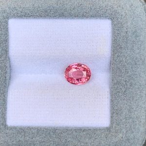 Saphir Padparadscha Ovale de 1,51ct - vue principale