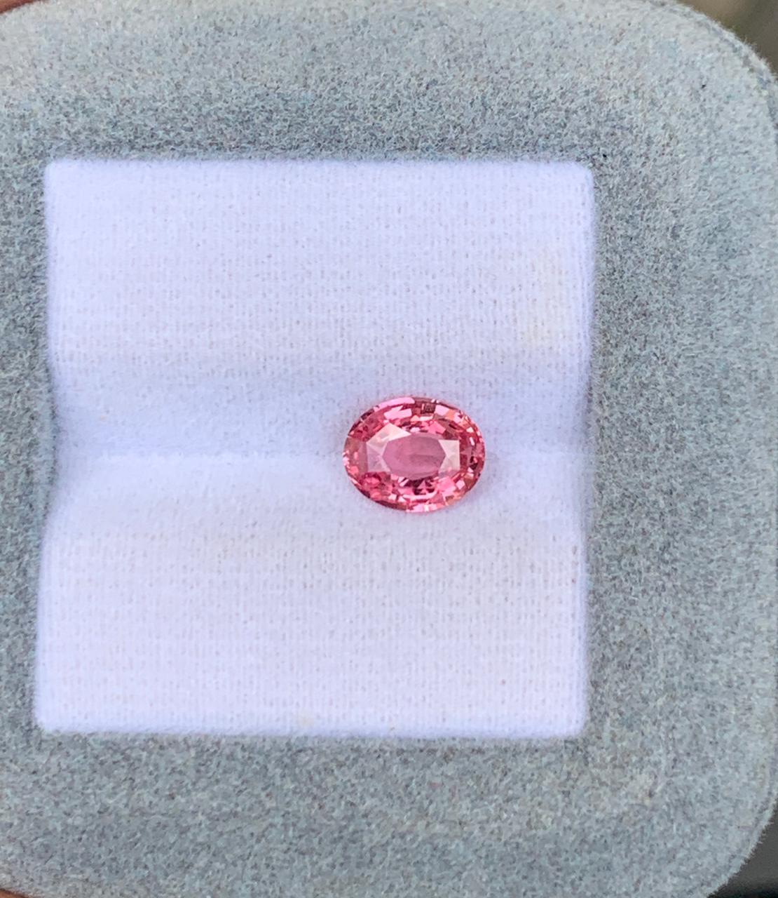 Saphir Padparadscha Ovale de 1,51ct - vue principale
