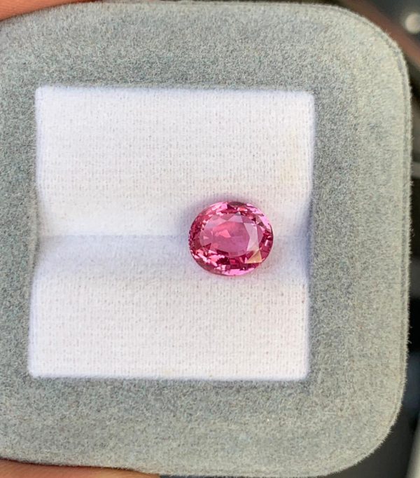 Saphir Padparadscha Ovale de 4ct - vue principale