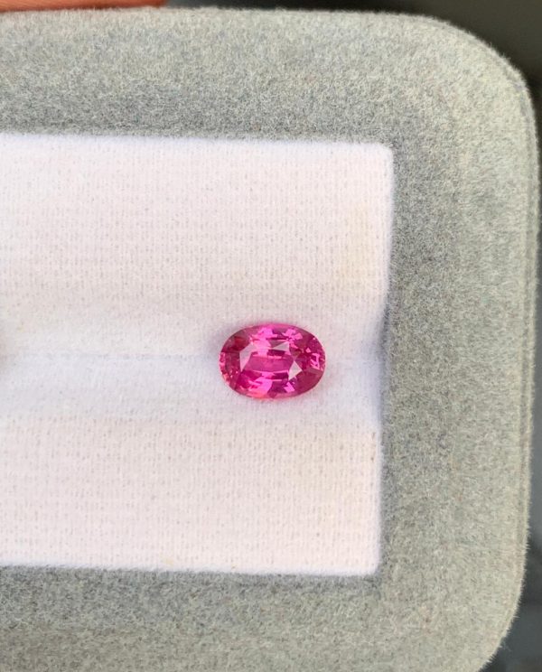 Saphir Rose Ovale de 1,62ct - vue principale