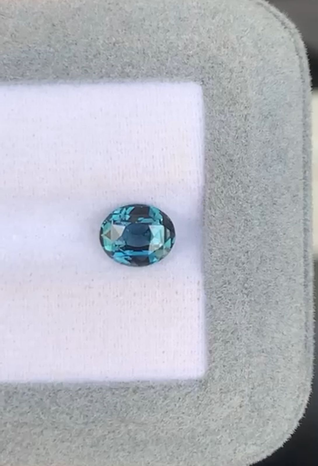Saphir Teal Ovale de 2,05ct - vue principale