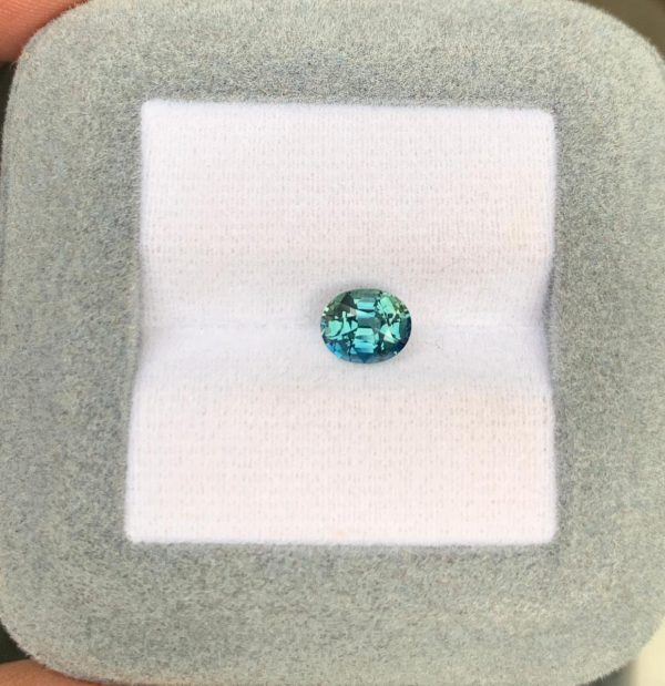 Saphir Teal Ovale de 1,28ct - vue principale