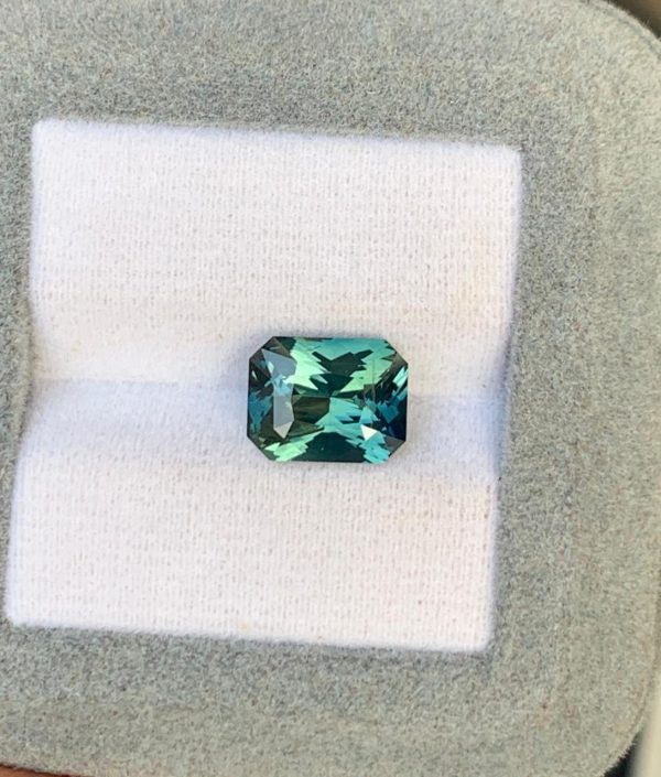 Saphir Teal Rectangle de 4ct - vue principale