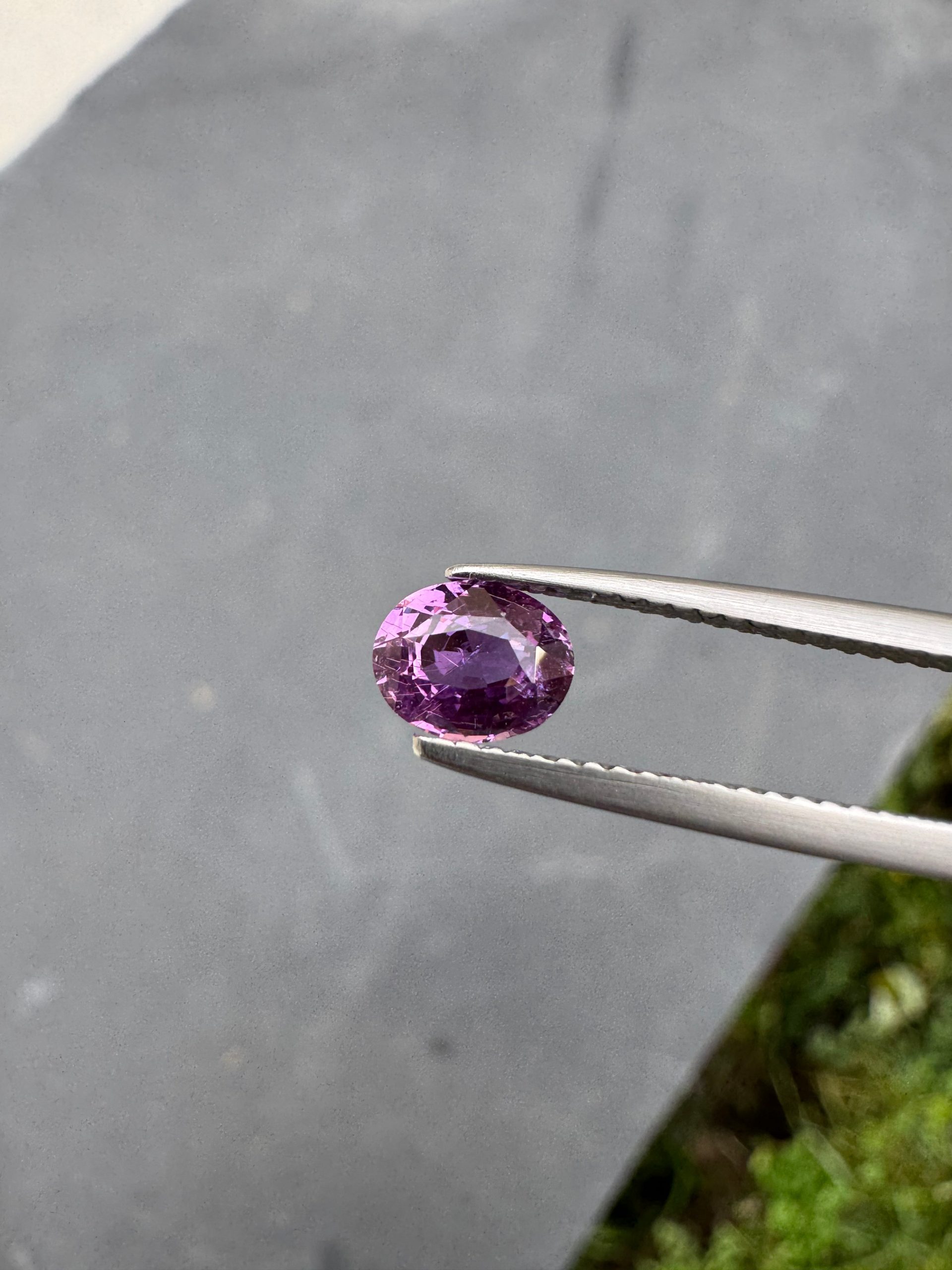 Saphir Violet Ovale de 1,05ct - vue principale
