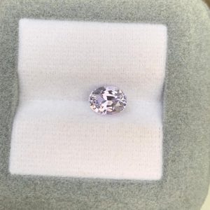 Saphir Violet Ovale de 1,80ct - vue principale