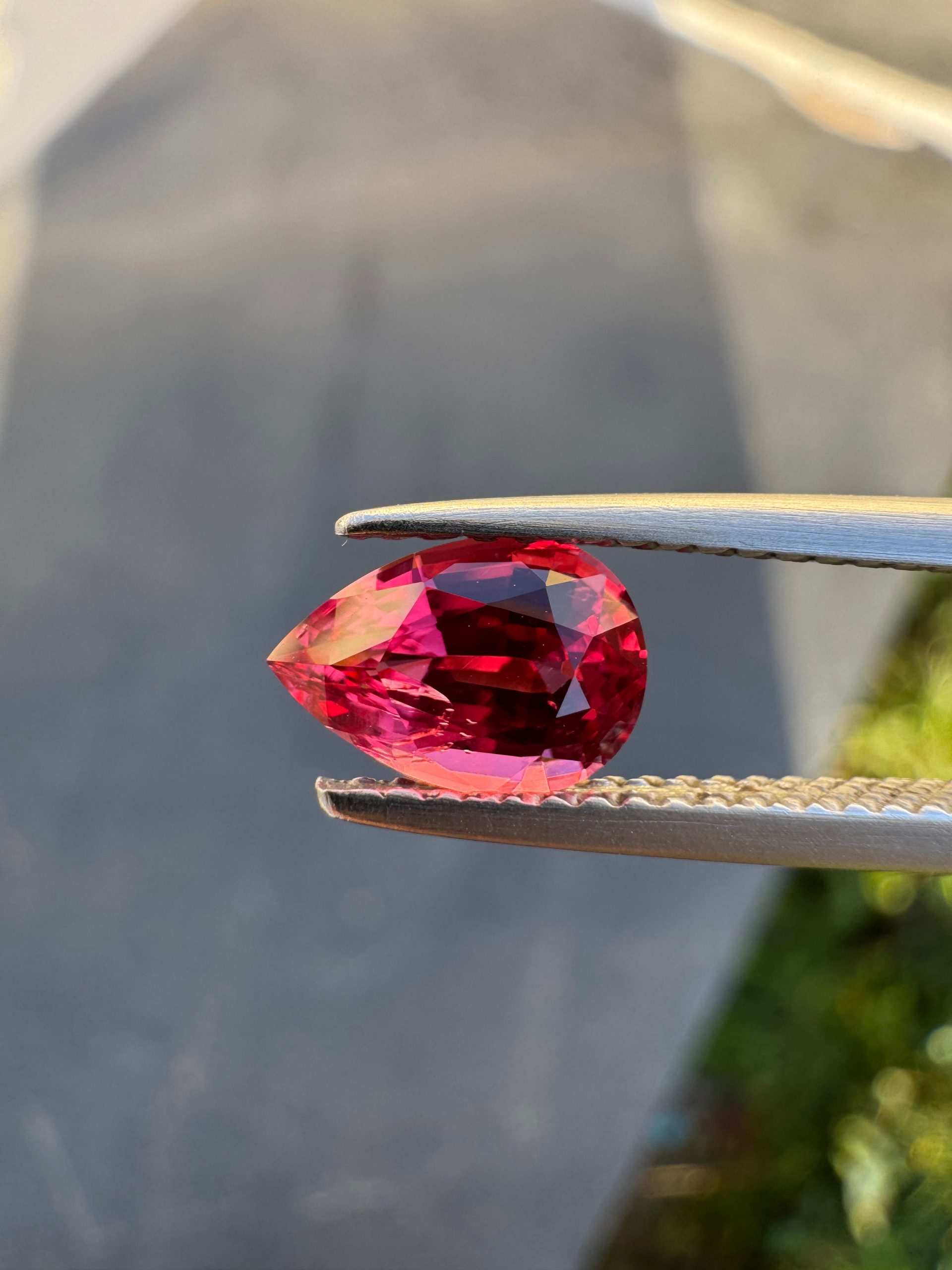 Spinelle Rouge Poire de 1,21ct - vue principale