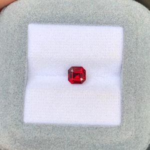 Spinelle Rouge Rectangle de 1,09ct - vue principale