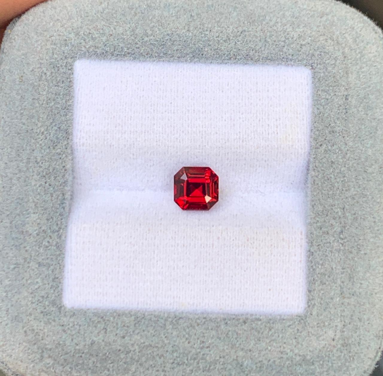 Spinelle Rouge Rectangle de 1,09ct - vue principale