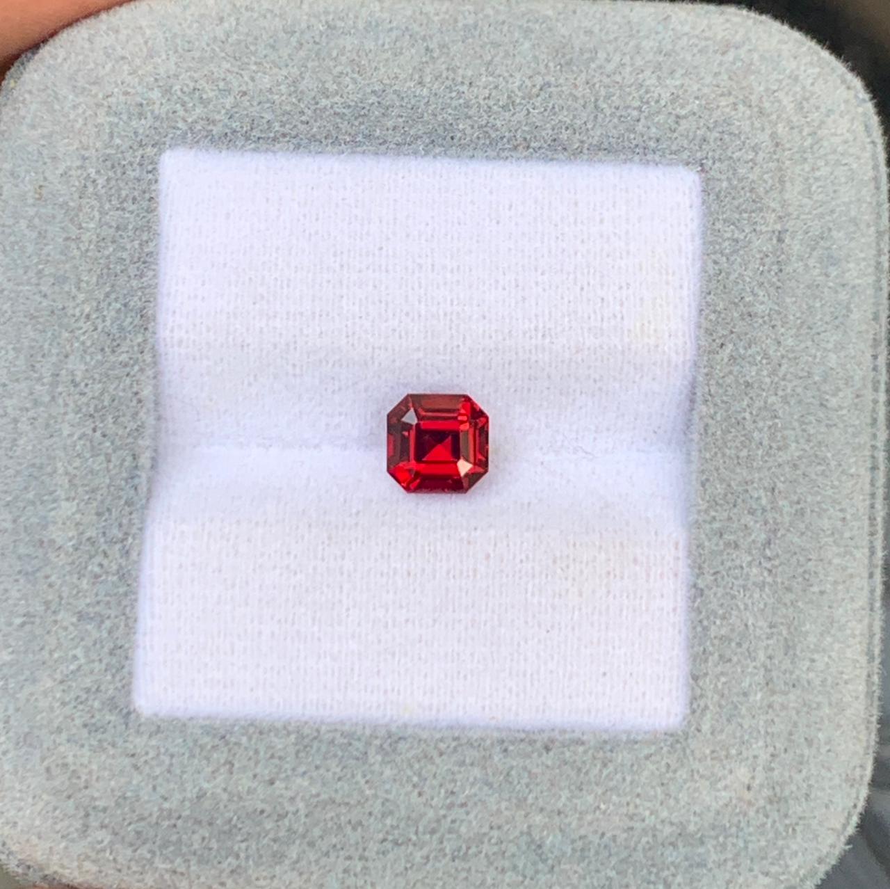 Spinelle Rouge Rectangle de 1,09ct - vue 2