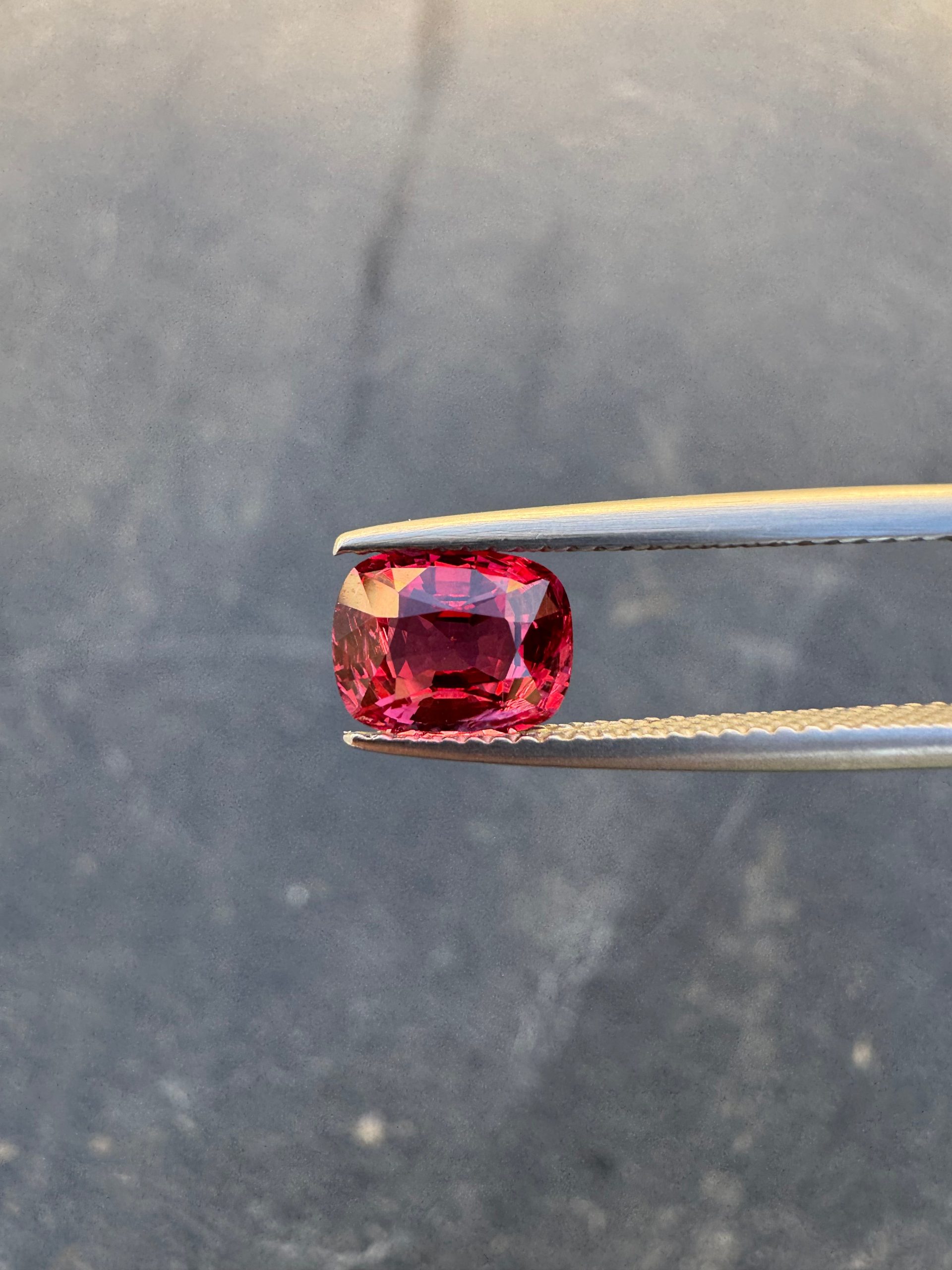 Spinelle Rouge Coussin de 1,61ct - vue principale