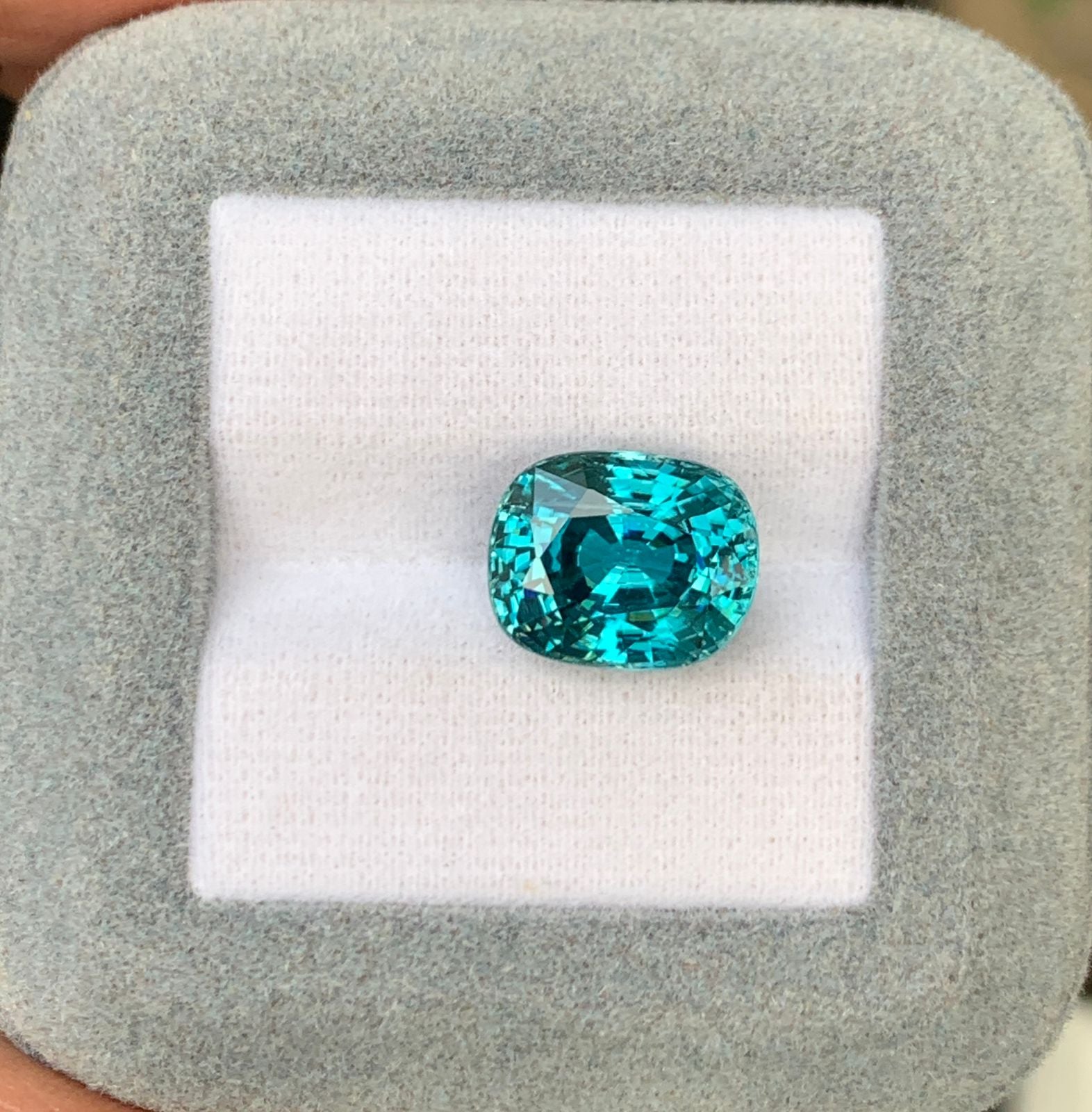 Pierre Fine Coussin de 9,85ct - vue principale